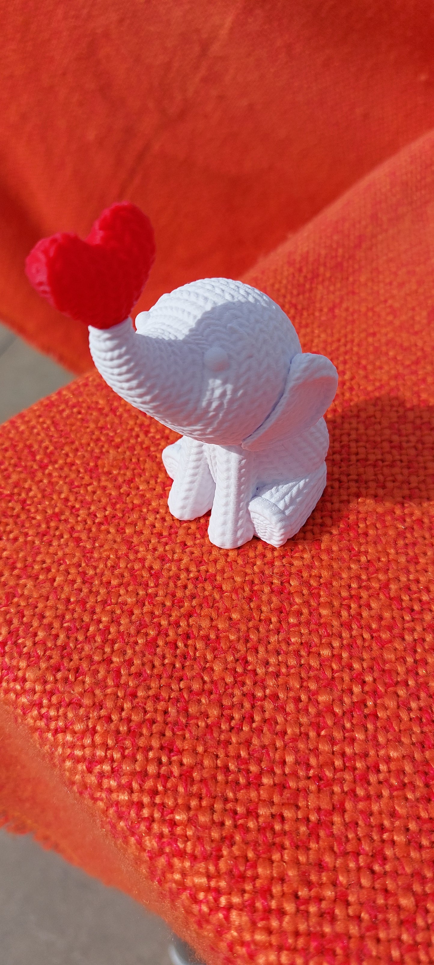 Elefante effetto ricamato