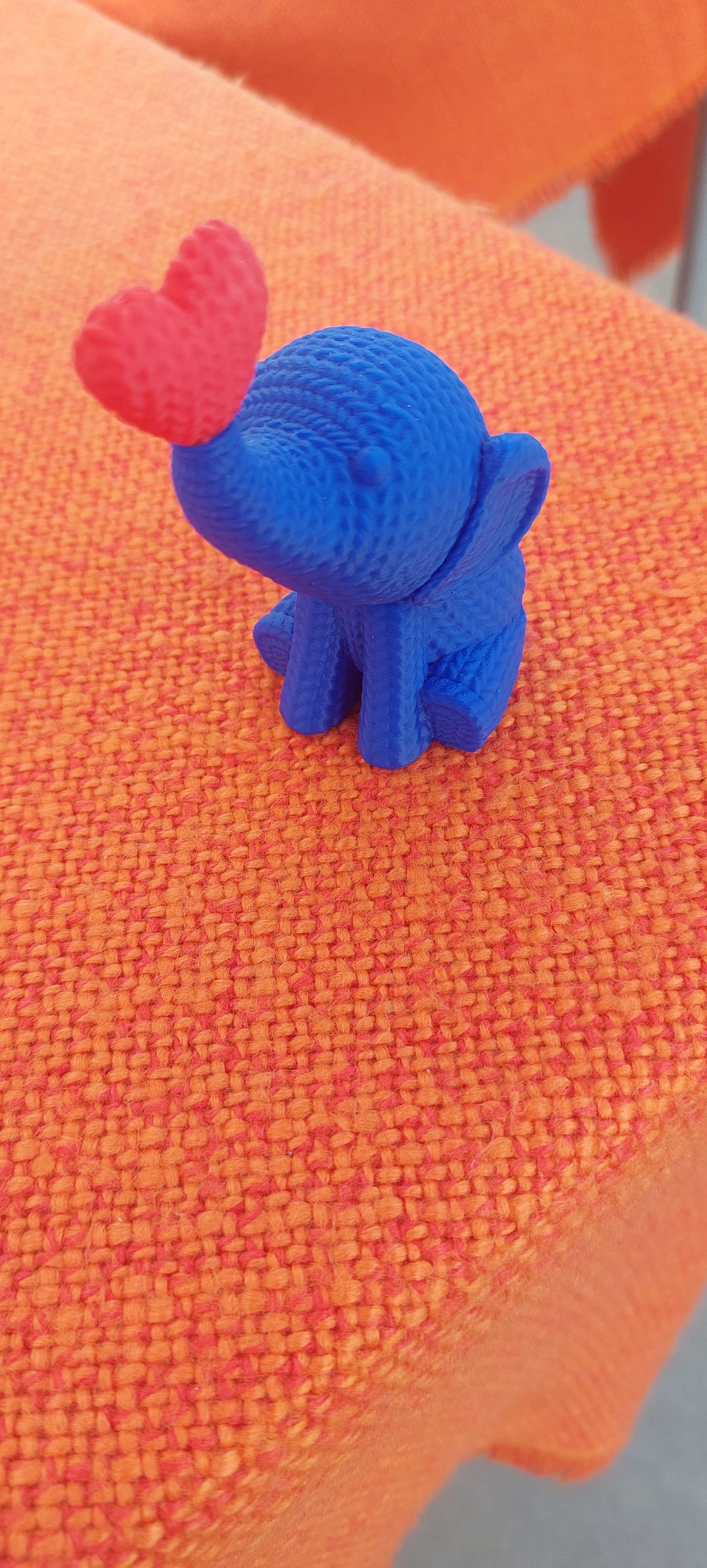 Elefante effetto ricamato